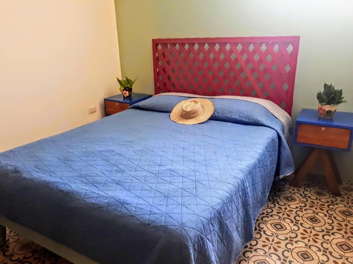 Hostel Candelaria Valladolid  Buitenkant foto