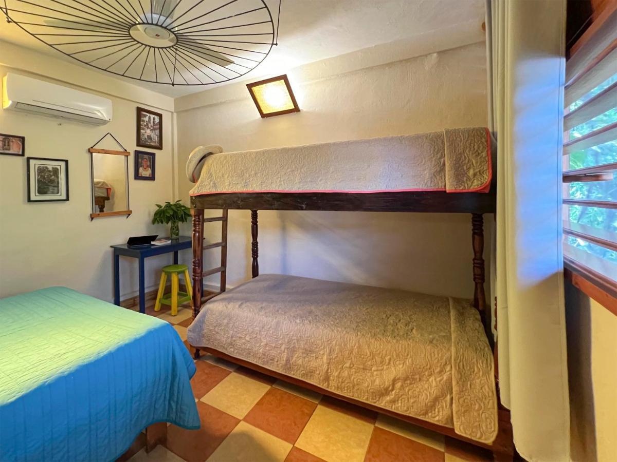 Hostel Candelaria Valladolid  Buitenkant foto