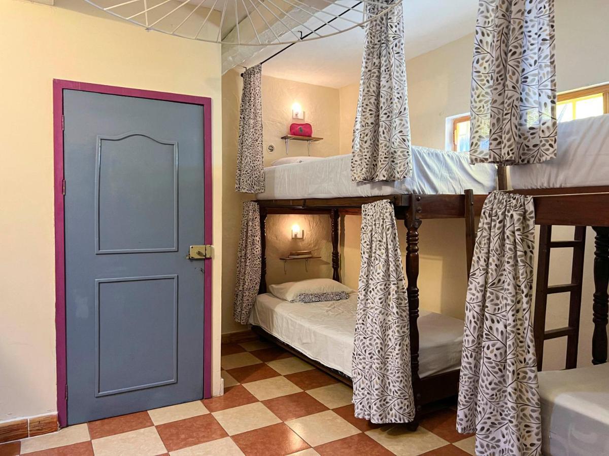 Hostel Candelaria Valladolid  Buitenkant foto