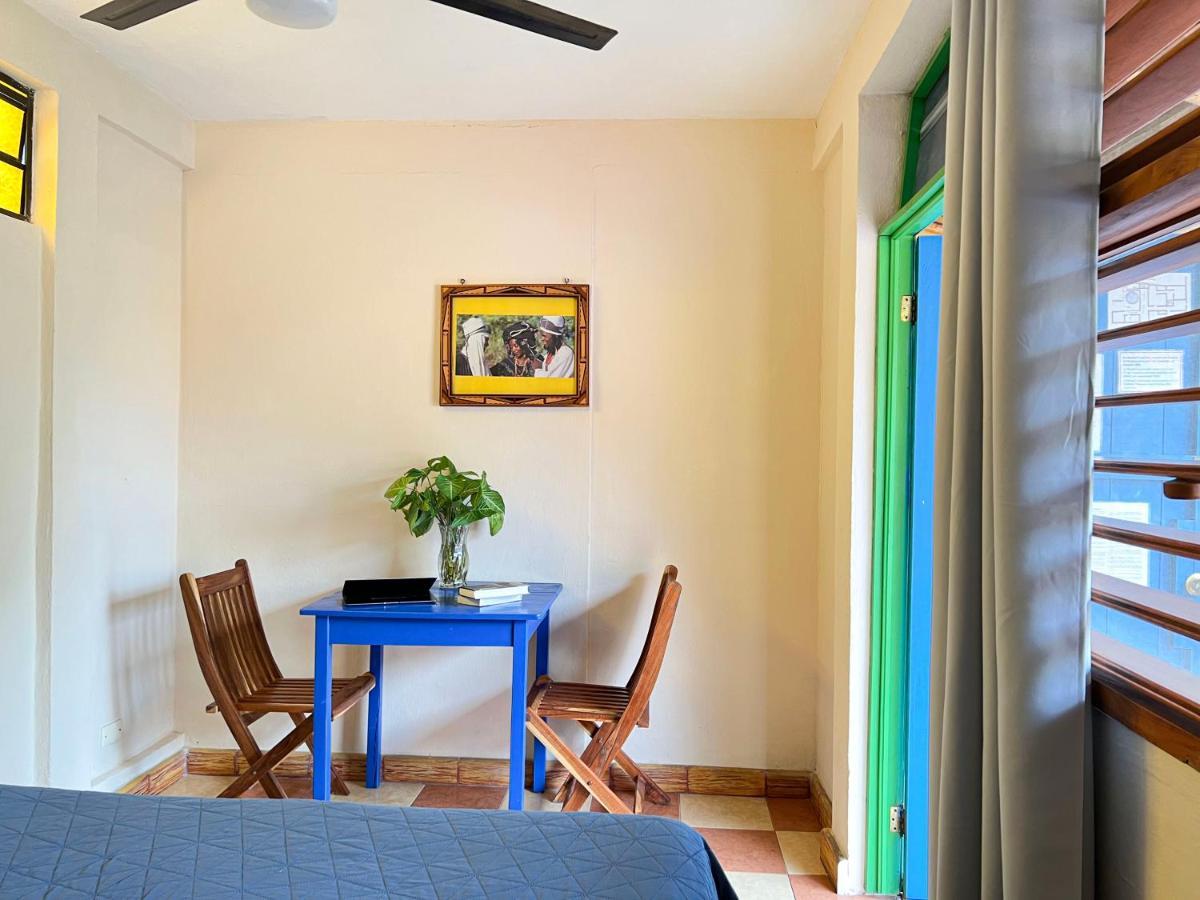Hostel Candelaria Valladolid  Buitenkant foto