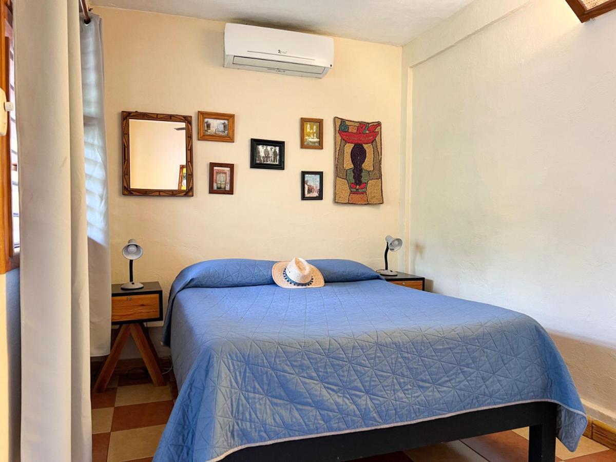 Hostel Candelaria Valladolid  Buitenkant foto